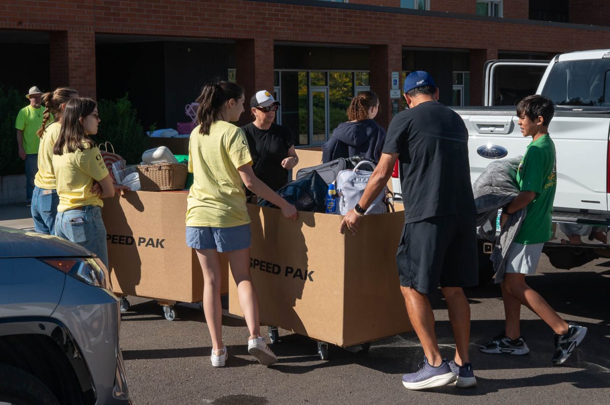 Freshmen officially moved into their dorms starting the 25th, an event University Housing calls "Unpack the Quack." The University of Oregon campus was filled with families, Resident Assistants and University Housing employees, all helping 4,617 freshmen move into their new homes for the 2025-2026 school year. (Uriah Barzola/Emerald)
