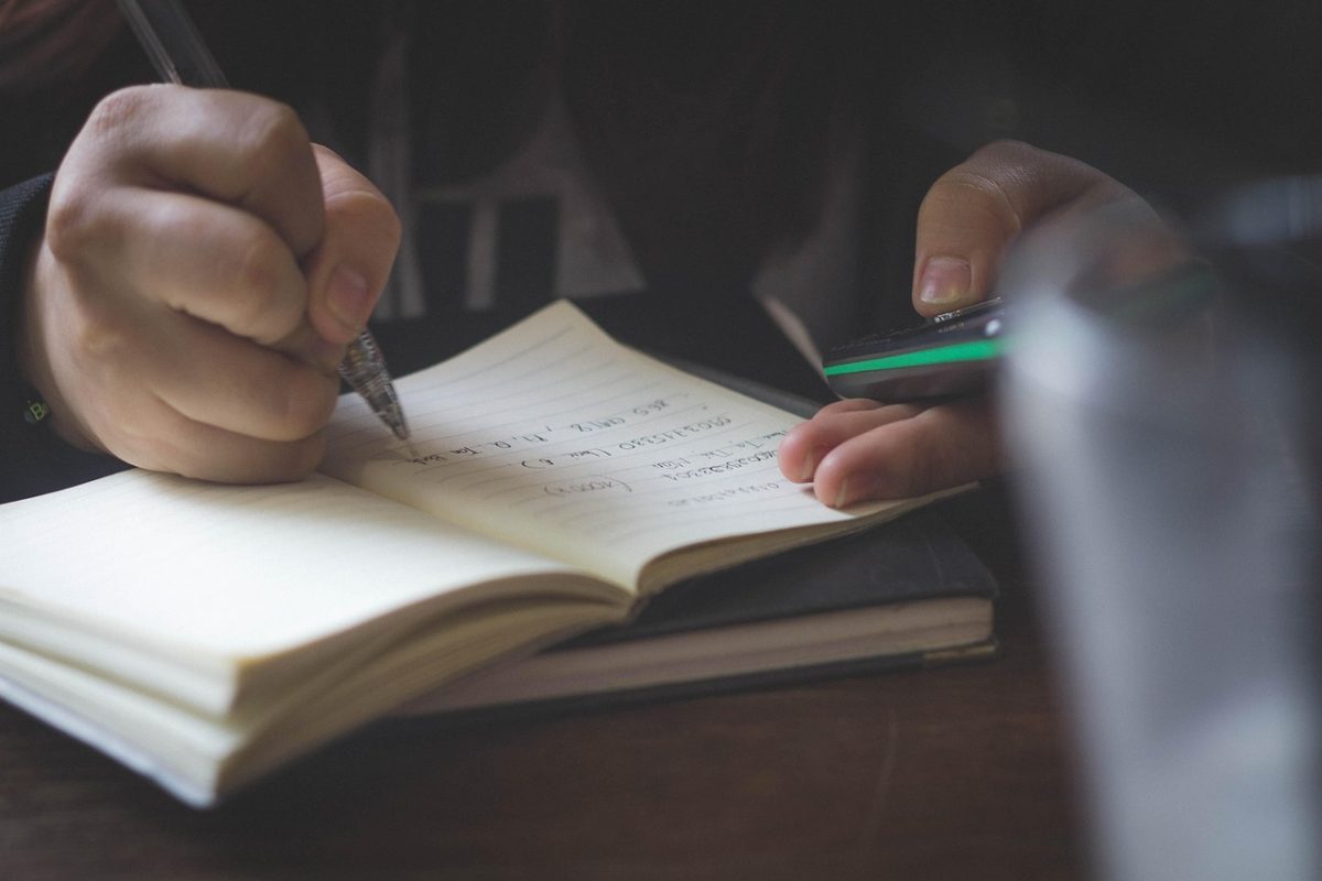 https://pixabay.com/photos/notebook-hand-pen-write-writing-2178656/