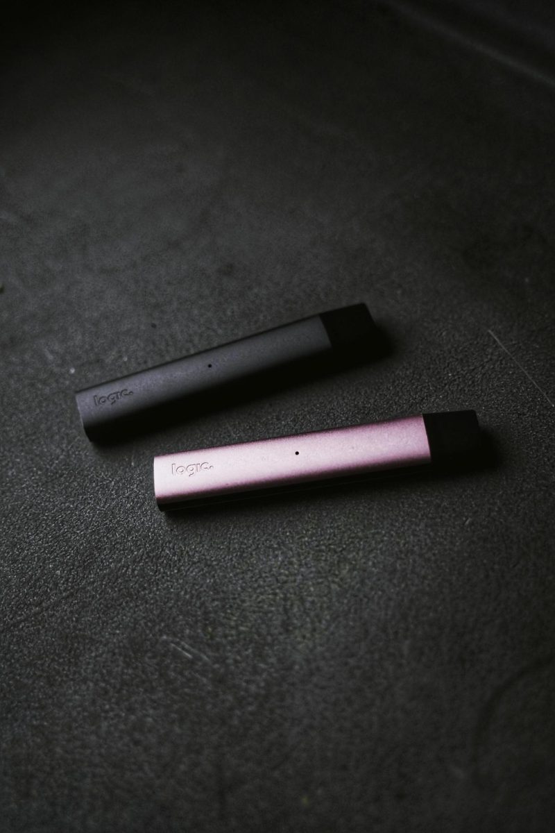https://www.pexels.com/photo/electronic-cigarettes-logic-compact-11587602/