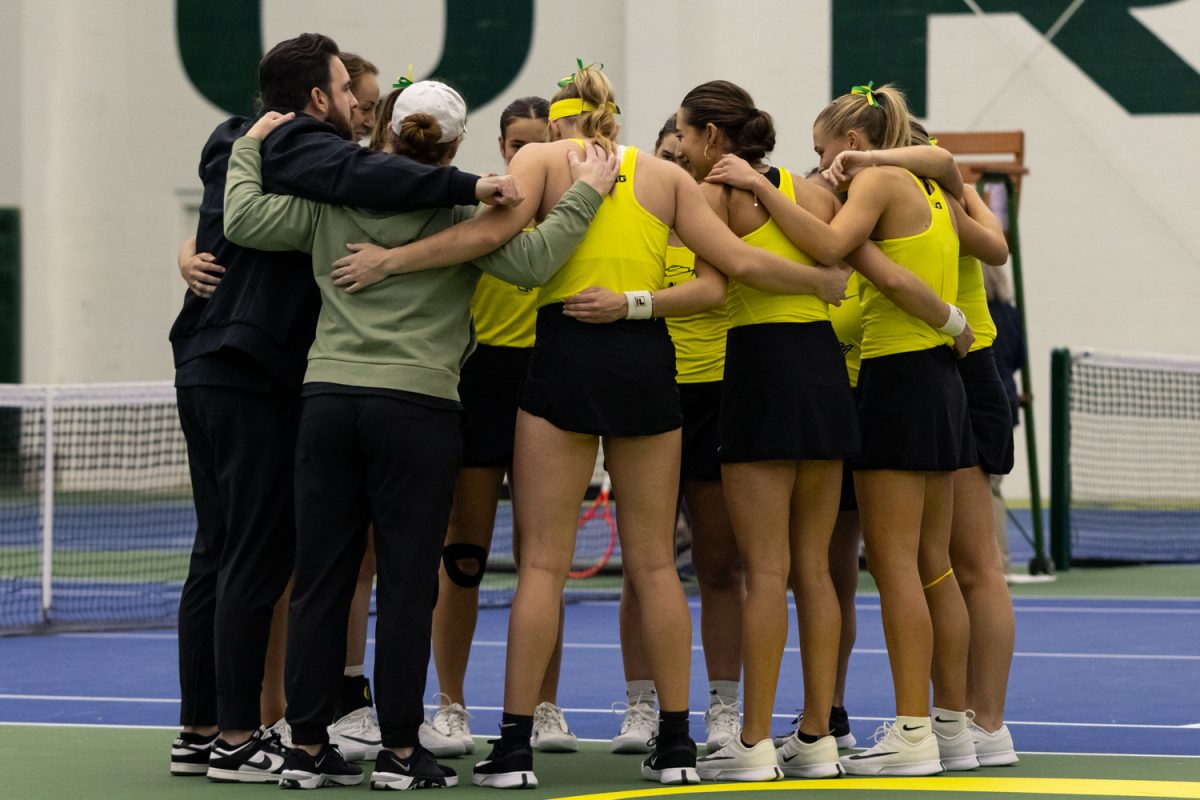Oregon's players and coaches meet in a huddle pregame. The University of Oregon Women's tennis team defeated Portland State University to begin their season at the Student Tennis Center in Eugene, Ore, on January 16, 2026. (Owen Burriss/Emerald)