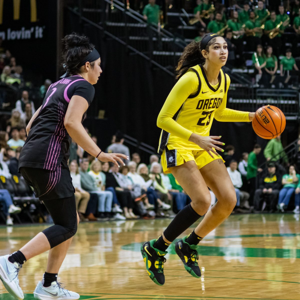 Oregon forward Sarah Rambus dribbles during an Oregon possesion. Oregon women’s basketball hosts Penn State at Matthew Knight Arena in Eugene, Ore. on January 24, 2026. (Owen Burriss/Emerald)