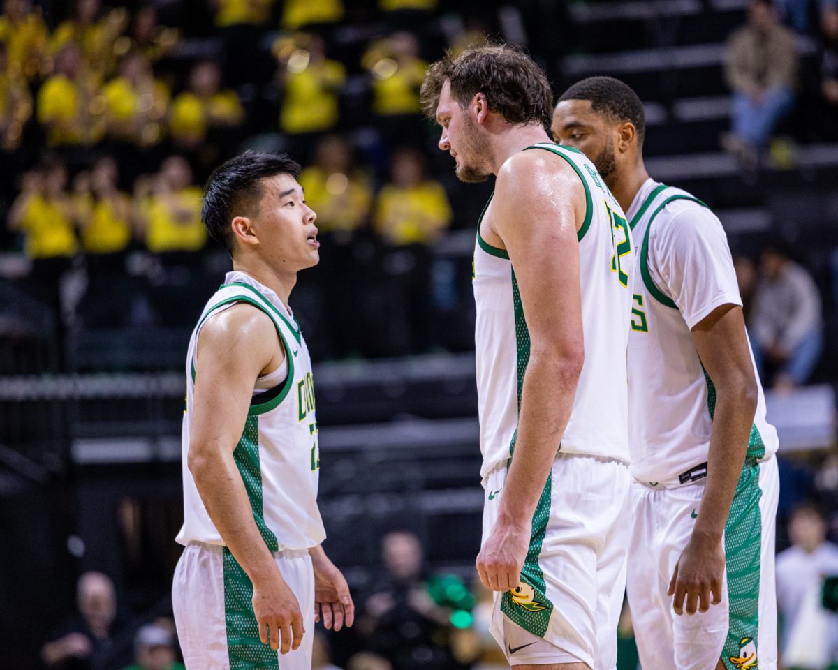 Oregon players Wei Lin (left), Nate Bittle (middle), and Kwame Evans Jr. (right), talk strategy. The Oregon Ducks men’s basketball hosted the Minnesota Golden Gophers at Matthew Knight Arena in Eugene, Ore. on Feb. 17, 2026, losing 44-61. (Owen Burriss/Emerald)