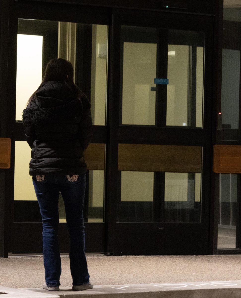 A guardian of a juvenile arrested at the Eugene Federal Building waits for the minor’s release at the southwest corner of the building in Eugene, Ore., Feb. 2, 2026. (Tarek Anthony/Emerald)
