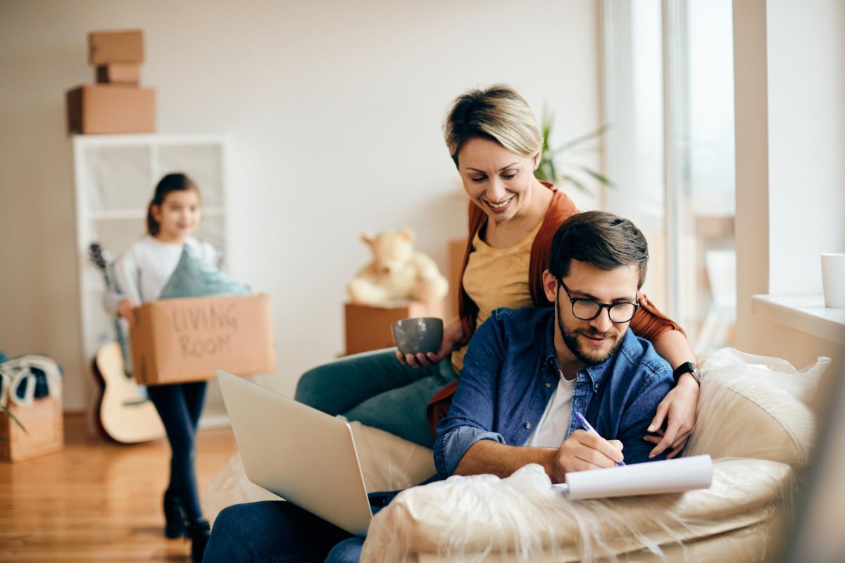 https://www.freepik.com/free-photo/happy-parents-with-daughter-relocating-into-new-apartment_26922849.htm#fromView=search&page=1&position=3&uuid=e2d19a5f-5540-465a-a637-29863cbfbc4c&query=mortgage