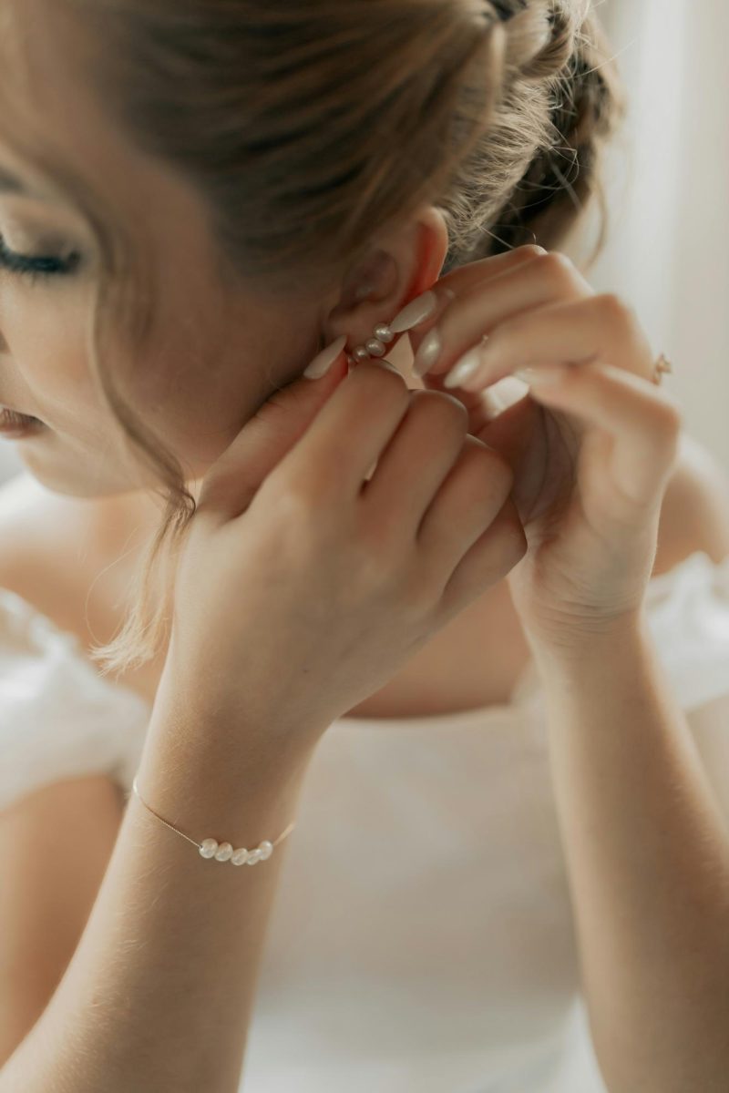 https://unsplash.com/photos/bride-is-putting-on-her-elegant-earrings-GErw1OdrLss?utm_source=unsplash&utm_medium=referral&utm_content=creditCopyText