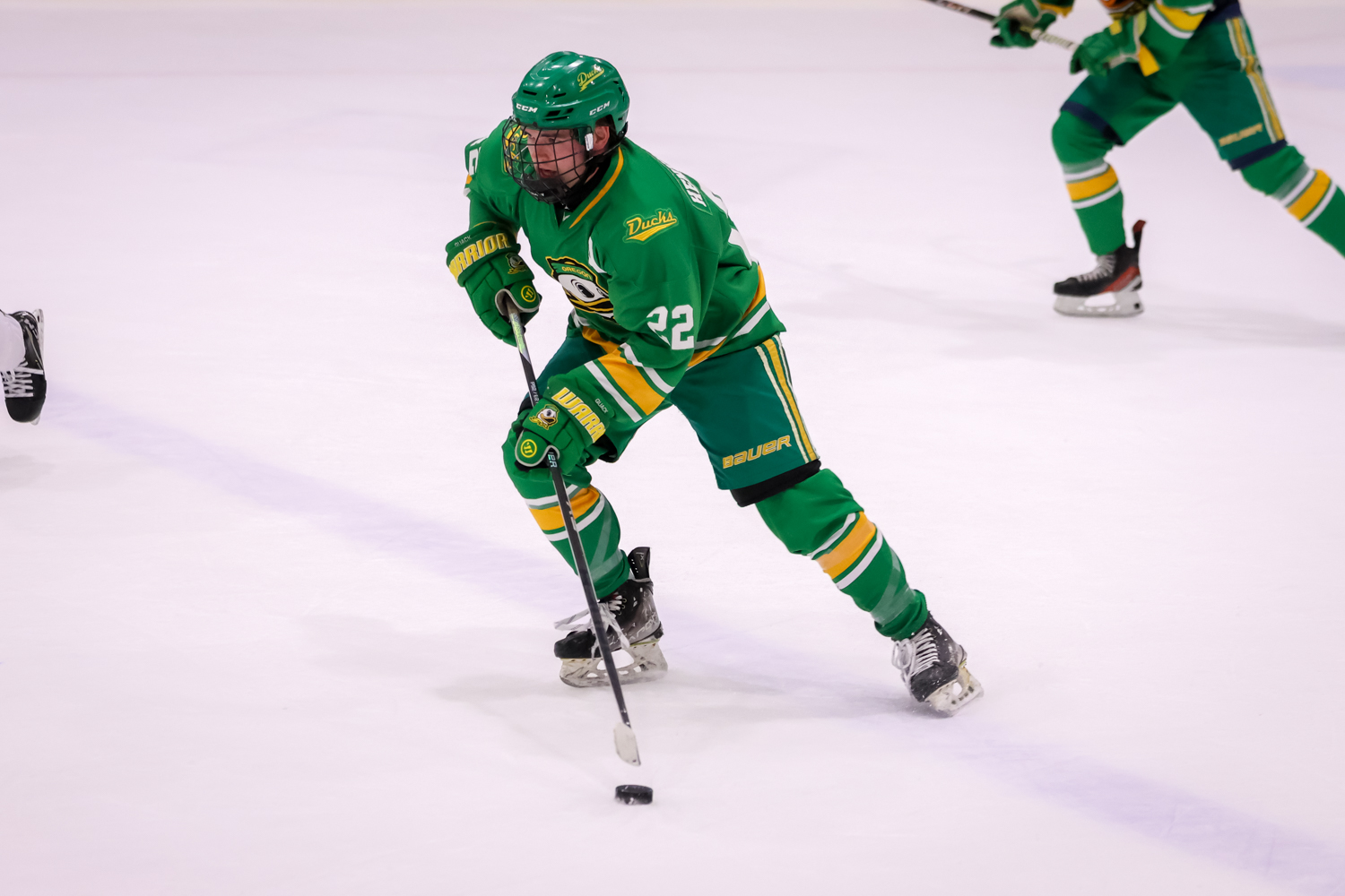 Ducks forward Jackson Henningsgard (22) moves the puck through the neutral zone in the third period. UO Club Hockey hosted its 2026 Spring Game on April 17, 2026 at the Rink Exchange in Eugene, Ore. (Corey Hoffman/Emerald)