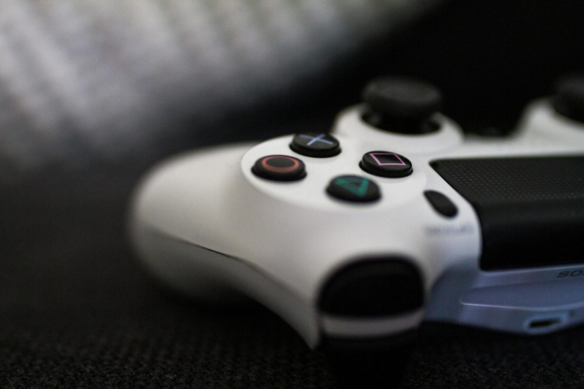https://unsplash.com/photos/closeup-of-white-sony-ps4-controller-HUBNTCzE-R8
