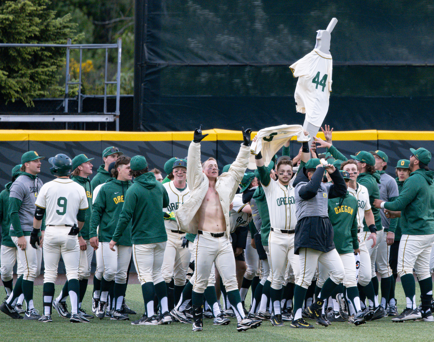 Oregon catcher Burk‑Lee Mabeus (5) raises his arms as teammates celebrate behind him after bunting in the winning run. The Oregon Ducks baseball team hosted USC for their final game of the regular season at PK Park in Eugene, Ore., on May 16, 2026, winning 6–5 after 14 innings. (Owen Burriss/Emerald)