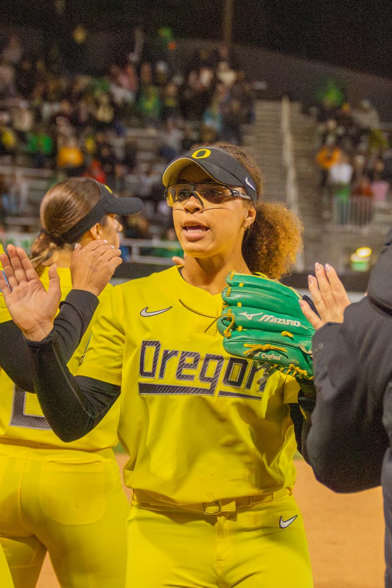 Oregon outfielder Amari Harper (31) high fives the team as she comes into the dugout. On May 15, 2026, The Oregon Ducks defeated the Idaho State Bengals [5-1] in the first game of the NCAA D1 Softball Regionals, at Jane Sanders Stadium, at University of Oregon, based in Eugene, Ore. (Fred Hall/Emerald)